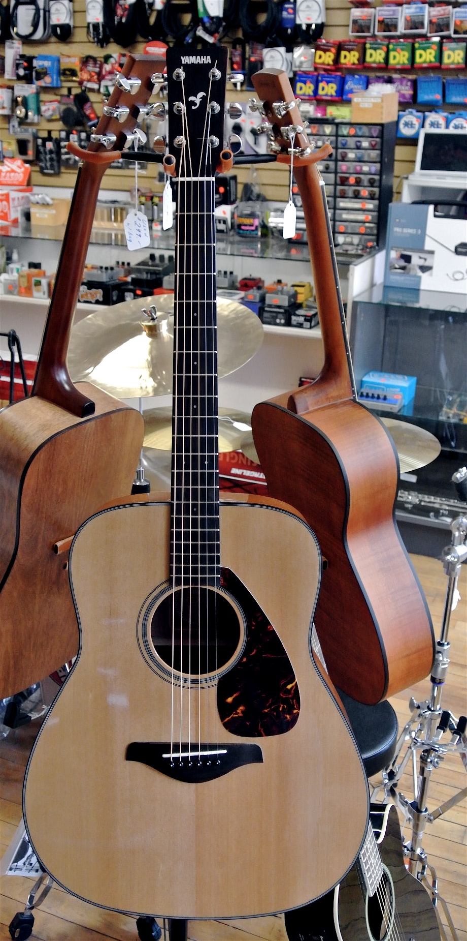 Used Yamaha FG700S